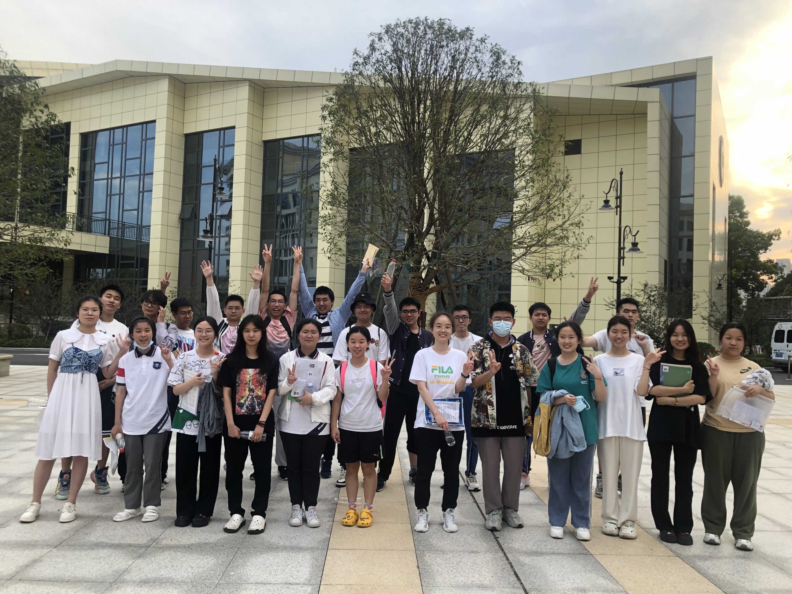 高考洪山高中考点留影